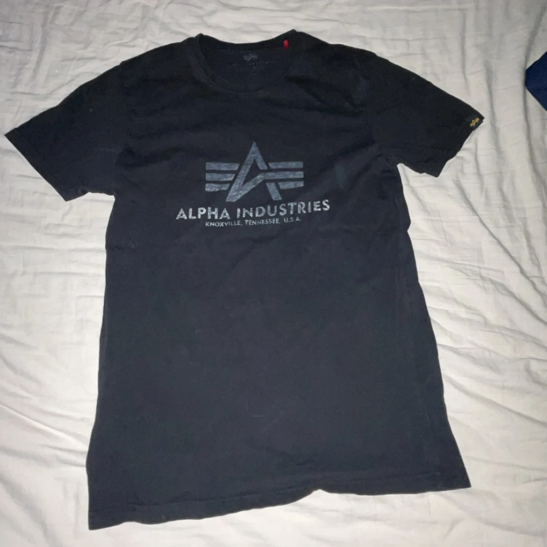 Svart t-shirt från Alpha Industries
