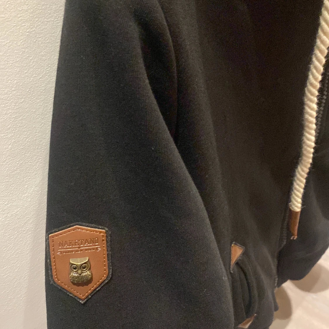 Svart huvtröja från Naketano - 3