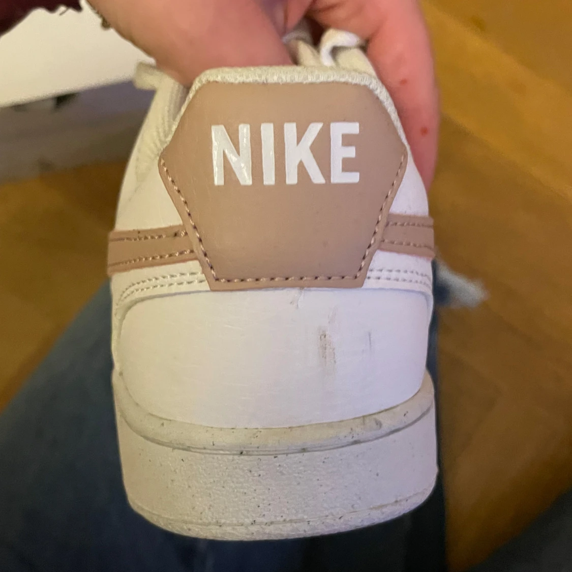 Nike sneakers i vitt och rosa - 1