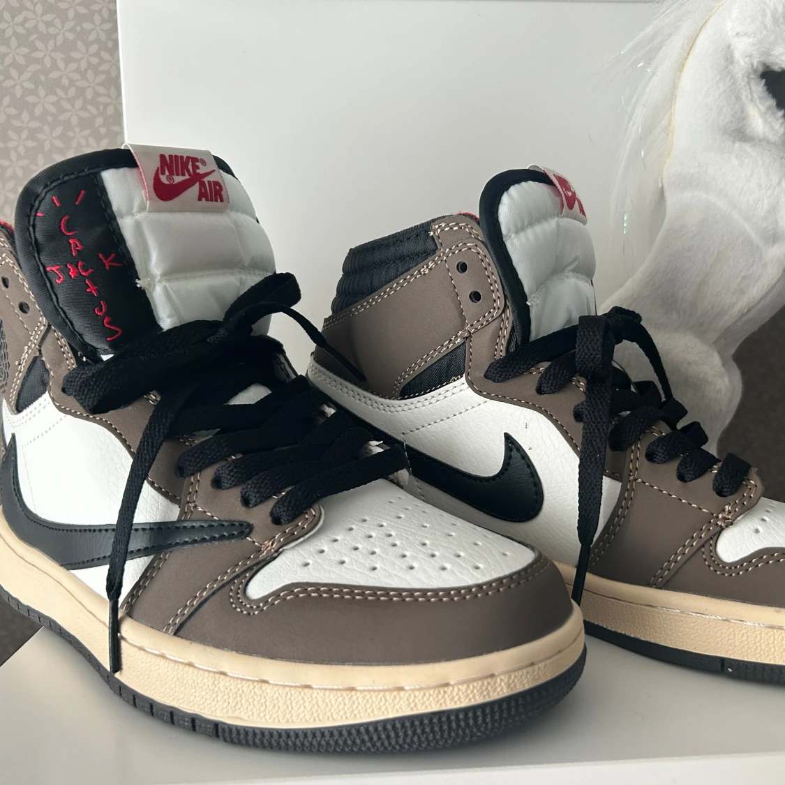 Nike Air sneakers i brunt och vitt, Travis Scott - 2