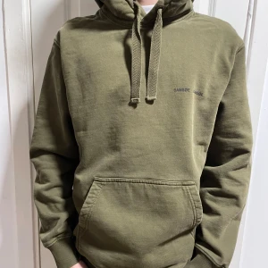 Samsoe Samsoe hoodie - | Samsoe Samsoe hoodie | Storlek XS (passar S) | Skick 7/10 | Längd på modellen 170 | Fler frågor? Kontakta oss |
