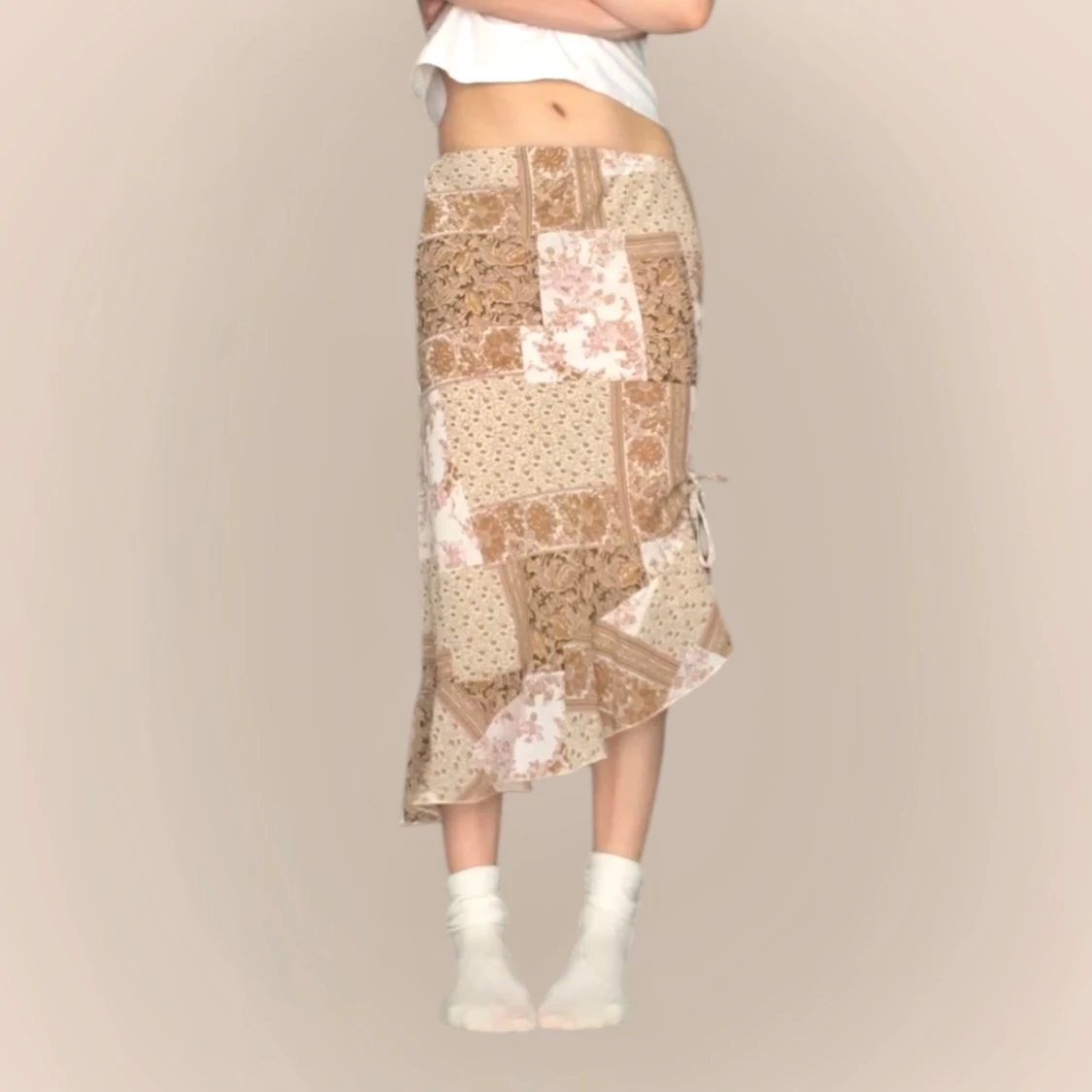 Patchworkmönstrad kjol i beige och rosa