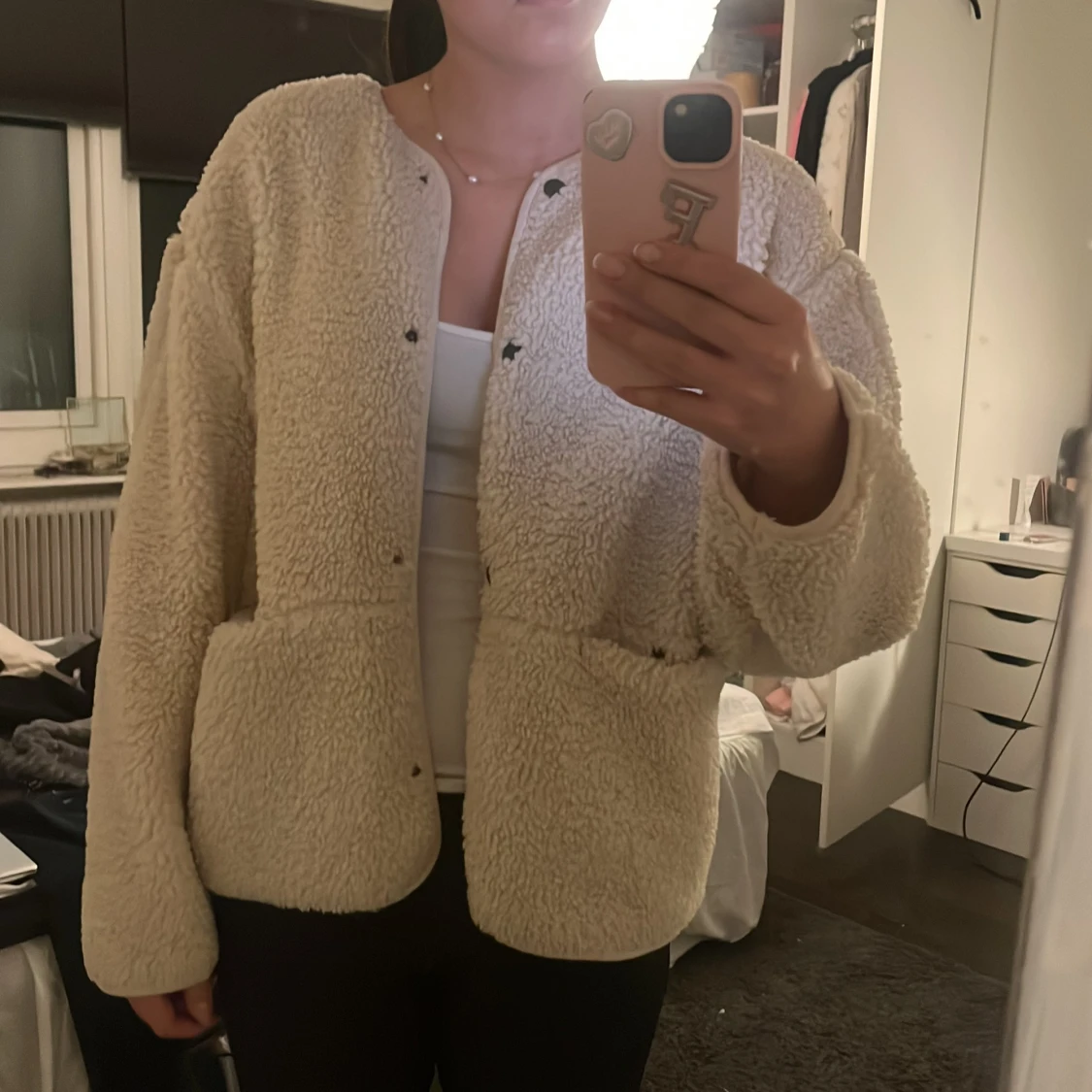 Beige teddyjacka från Divided