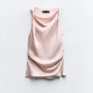 Rosa ärmlös topp från Zara - Säljer en elegant rosa ärmlös topp från Zara i storlek S. Den är endast använd en gång.