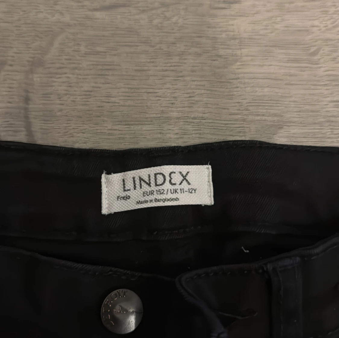 Svarta bootcut byxor från Lindex - 1