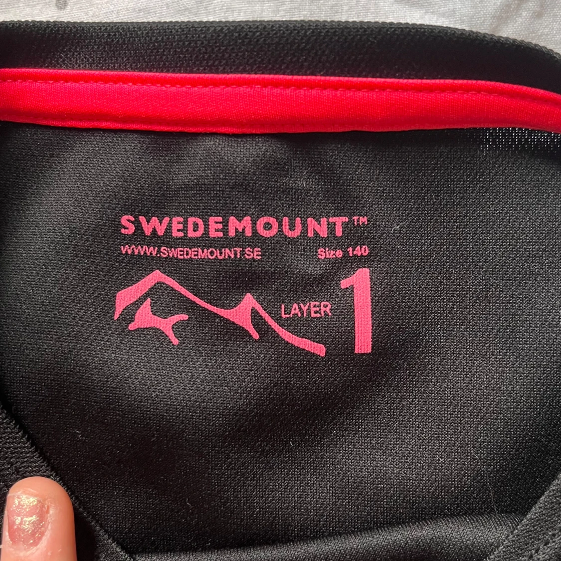 Svarta tröjor från Swedemount och SOC - 1