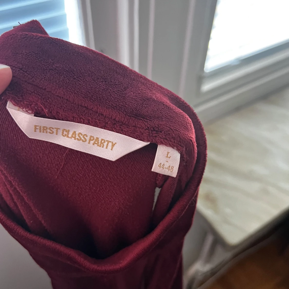 Vinröd ärmlös byxdress från First Class Party - 3