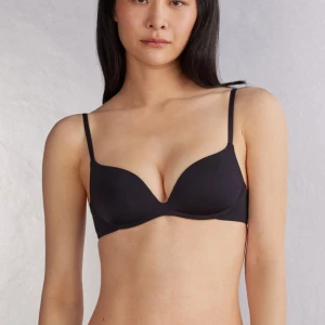 Svart Intimissimi bh - Intimissimi bh i modellen giola🌟Storlek 75B skulle säja att eftersom den är väldigt platt så passar den mindre storlekar också💗