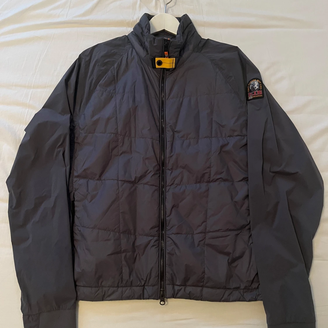 Grå jacka från Parajumpers