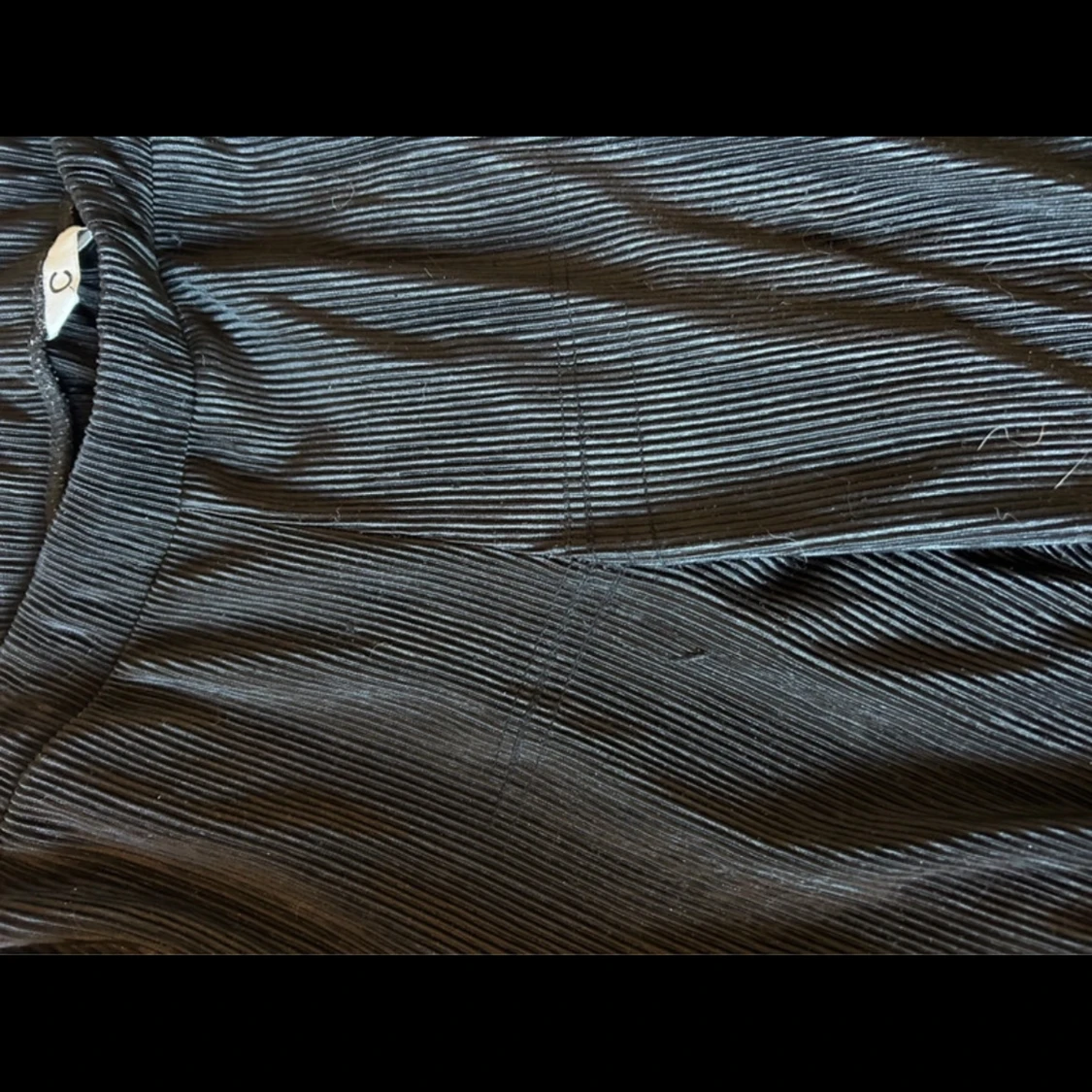 Svarta ribbade byxor använda - 3