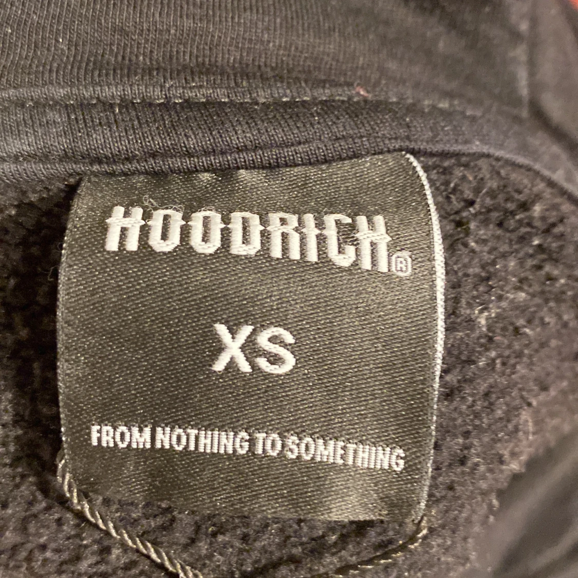 Svart hoodie från Hoodrich - 3