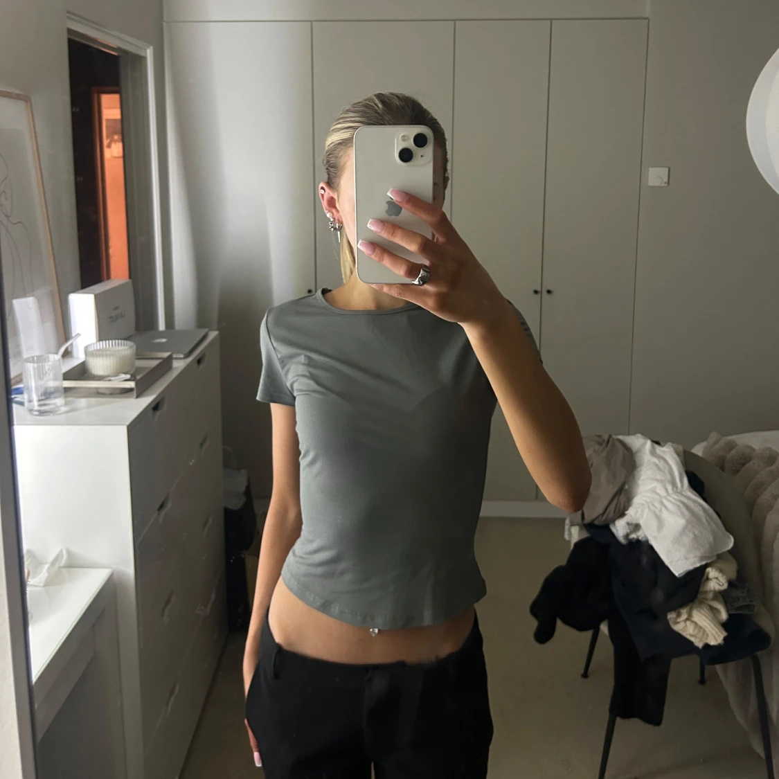 Grå croppad t-shirt