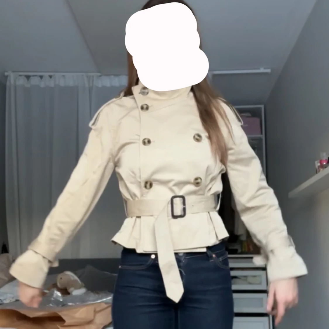 Beige trenchcoat med bälte - 2