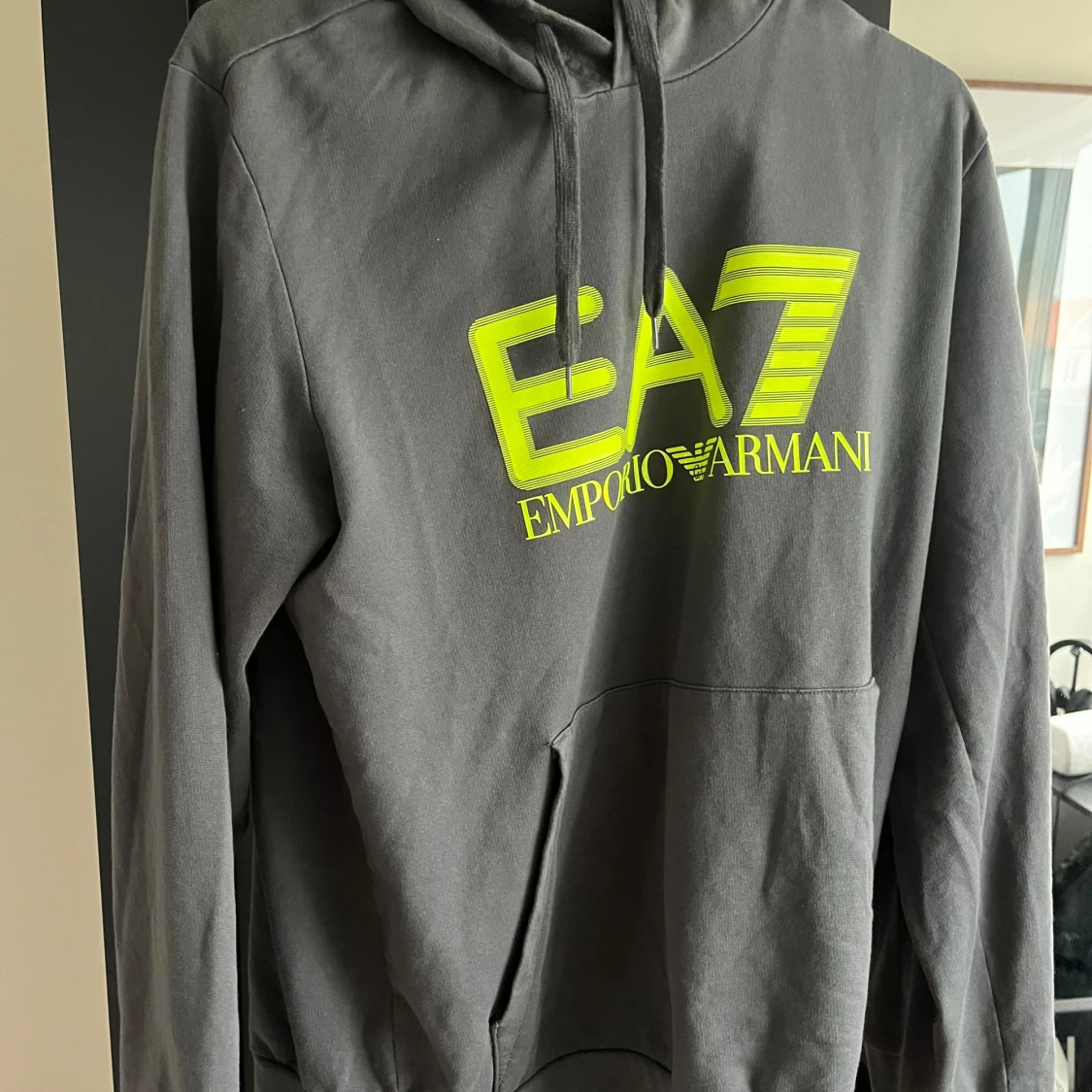 Grå hoodie från Emporio Armani
