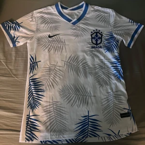Special Brazil jersey - Stilren special fotbollströja. Storlek S. Vid funderingar är det bara att höra av sig. 