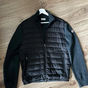 Moncler cardigan - Moncler Cardigan Storlek L Bra skick,inga defekter