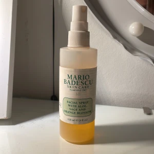 Hudvård sprej - Säljer denna då den inte passar min hy! Bra skick❤️