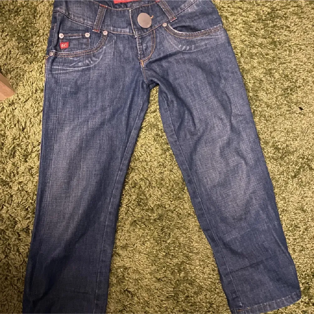 Jätte snygga Miss Sixty jeans som jag köpte på Plick men nu säljer då de inte passa. Bilderna är lånade. Jeans & Byxor.