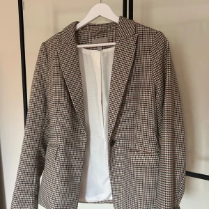 Kavaj hm - Oanvända kavaj från HM  Storlek 36