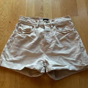 Shorts  - Storlek S Beiga