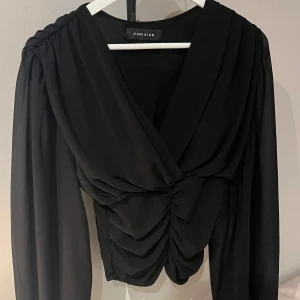 Fest topp - Sjukt snygg! Lite tajtare i midjan och bredare upptill 