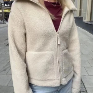 teddy jacka  - trendig teddy jacka från hm i storlek m 💕