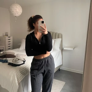 Mjukisbyxor från Gymshark  - Säljer nu mina mjukisbyxor från Gymshark. Använda några gånger men inga tecken på användning. Köpta för 400kr