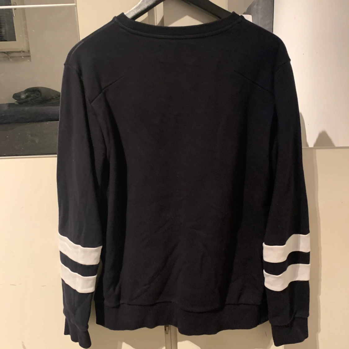 Calvin Klein tröja. Svart & vit.  - 1
