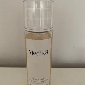Medik8 press & glow  - Medik8 Press & Glow Daily Exfoliating PHA Tonic 200ml  90% kvar