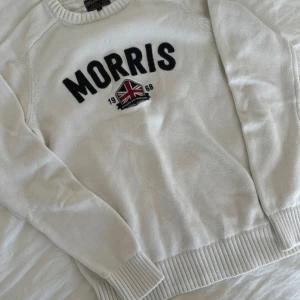 Morris stickad tröja  - Säljer denna super feta stickade tröjan märket Morris. Inga defekter cond 10/10
