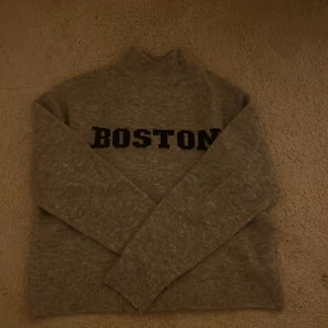 Stickad polo tröja  - Super fin och mjuk tröja som jag köpte på mango men aldrig använt 💞💞