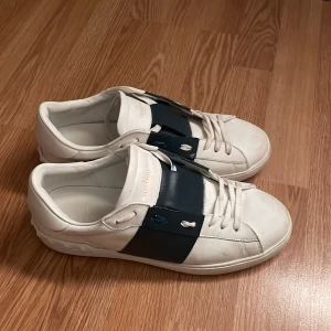 Valentino opens - Köp snabbt! Valentino opens bara skorna ingen låda eller påsa 