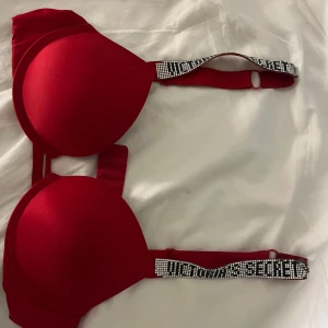 Victorias secret BH - den är äkta men lappen är avklippt pga den skaver. bra skick 65A/60B