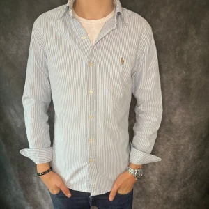 RALPH LAUREN SKJORTA - // Ralph Lauren skjorta | Nyskick | Stolrlek: S Slim fit| Nypris runt 1800 | Kontakta för fler frågor eller funderingar // Deluxecloset 
