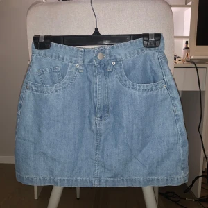 Jeans kjol - Använd men i gott skick Djur finns i hemmet