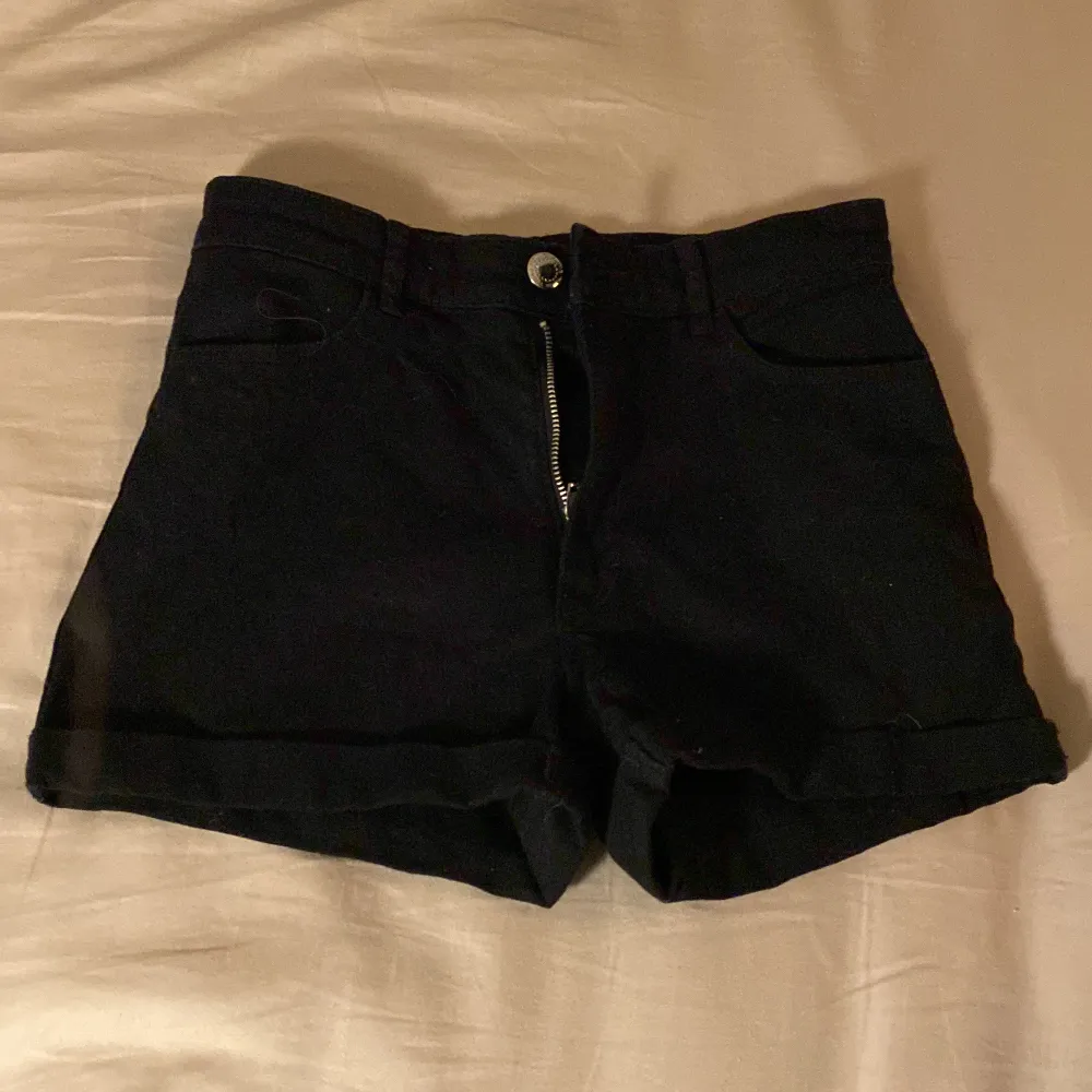 Svarta shorts från h&m. Shorts.