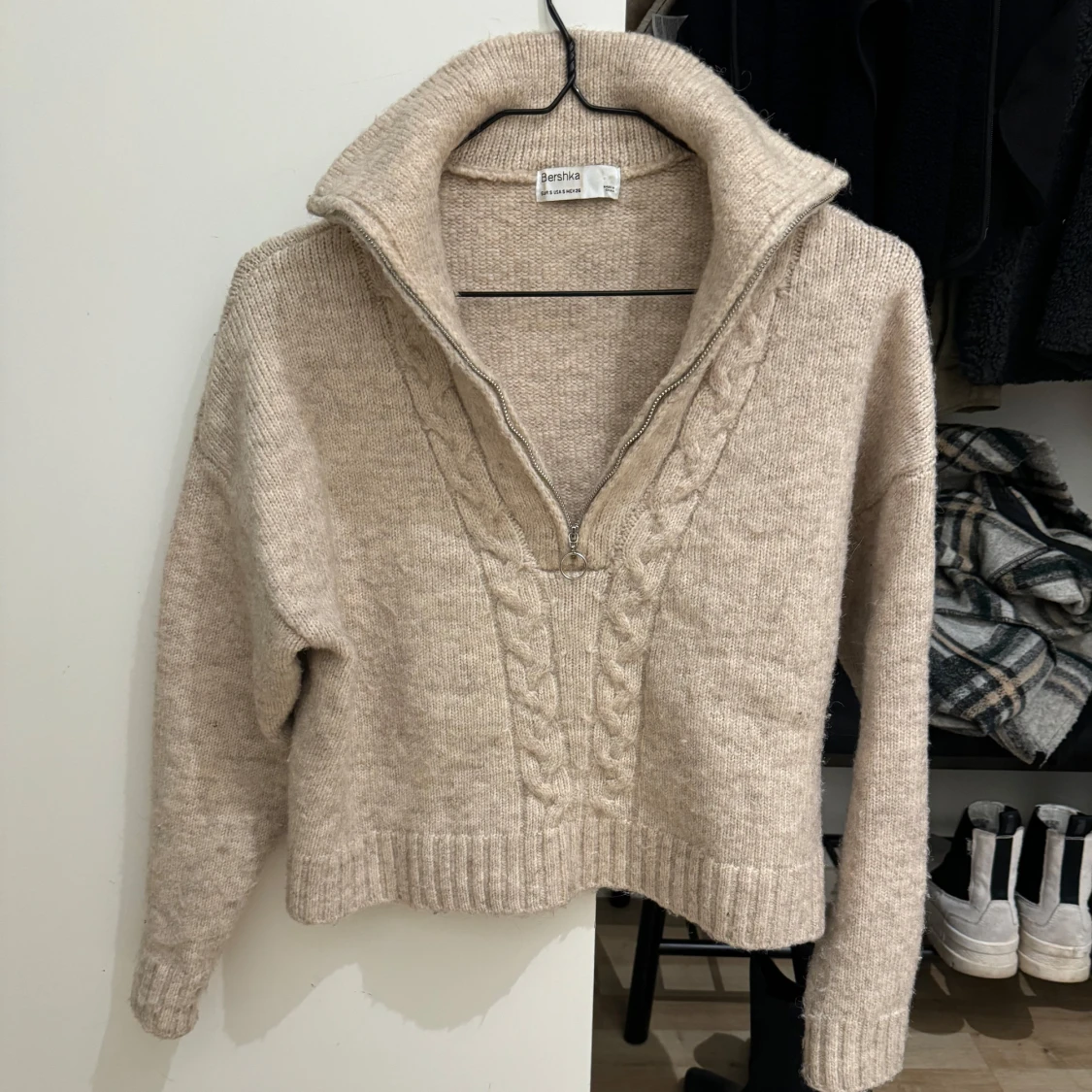 Beige stickad tröja från H&M