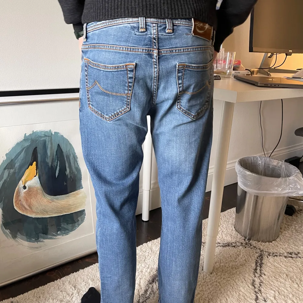 Säljer mina Jacob Cohën jeans som är i storlek 31! Skriv om du har frågor. . Jeans & Byxor.