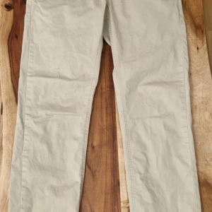 Chinobyxor Kappahl - Använda men i väldigt gott skick. Storlek 158 för killar.