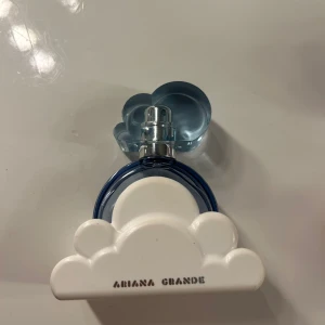 Ariana Grande parfym - Lite använd