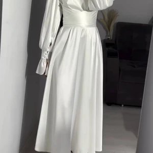Vit klänning  - Helt ny utan prislapp bara testad 