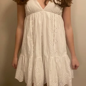 Vit sommarklänning - Perfekt inför skolavslutningen!!!