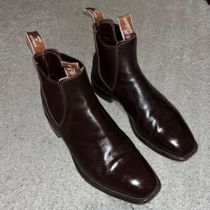 R.M. Williams boots - Väldigt sällsynta, dyra och feta chealse boots, helt perfekta till vintern, passar storlek 42! Nypris ligger på 6249kr
