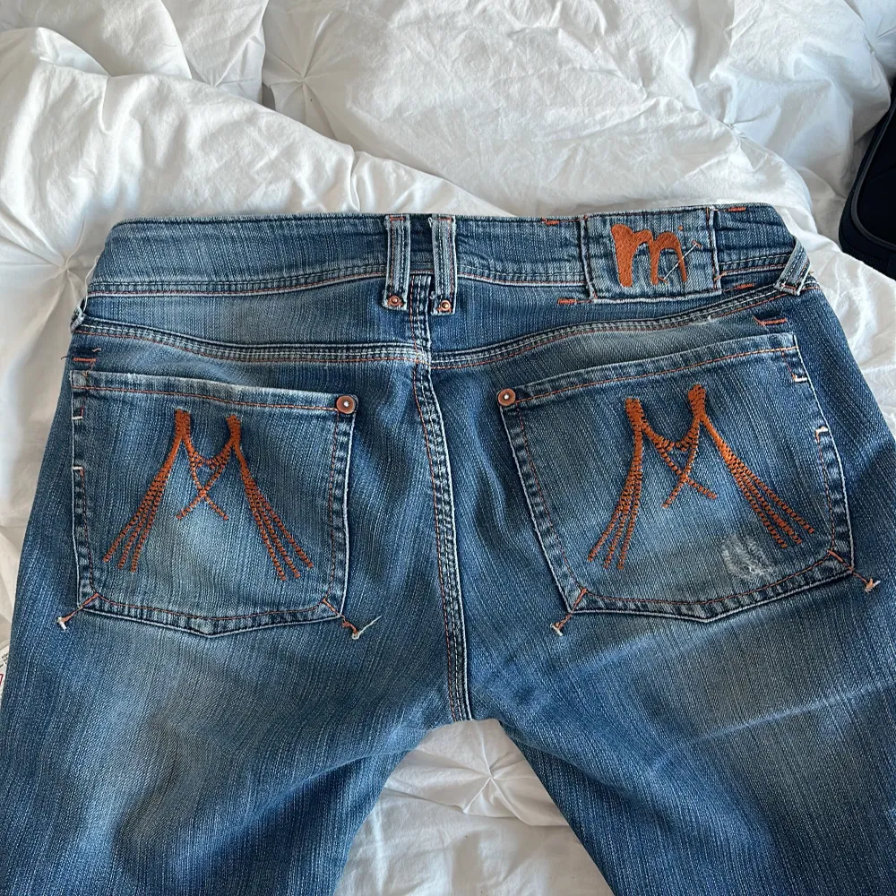 Midjemått 78 passar mig som har S - XS i jeans, går att köpa med köp nu❤️ Storlek 30  Säljs även på Vinted! elenafath1. Jeans & Byxor.