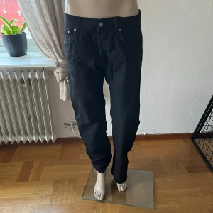 Svarta straight byxor  - Inget att anmärka på 