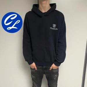Abercrombie & Fitch hoodie  - Abercrombie & Fitch Hoodie | Skick: 8/10 | Strl S fits M | Pris - 249 | Fraktar via Postnord eller Instabox på köparens bekostnad | Hör av dig vid minsta fråga eller fundering!