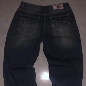True Religion Jeans  - Säljer mina True religons jeans tyvärr inte min still längre och vill tömma min garderob. Dom köptes för 750kr 