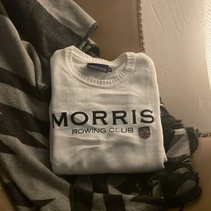 Morris tröja  - En riktigt fett o snygg stickad tröja från morris🤩 Den passar perfekt till nu när det börjar bli lite kallare ute och den är i ny skick säljs för endast 450kr👌👌