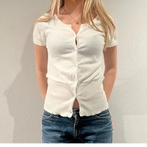 Vit topp - Supersöt vit topp, fint skick❤️