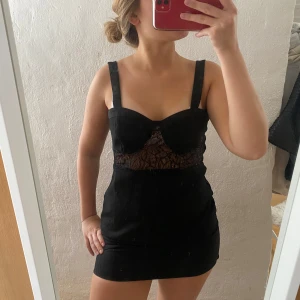 Cocktailklänning - Cocktailklänning från H&M! Passar S/M